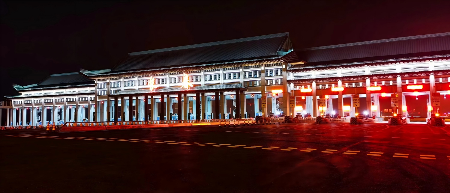 23-夜间高速收费站(1).jpg