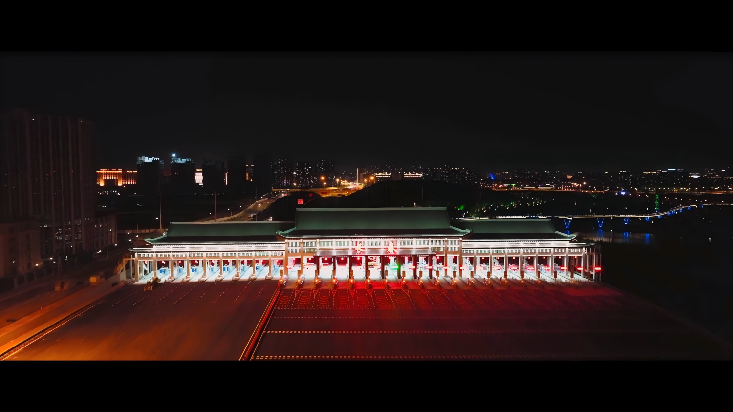 25-夜间高速收费站2(1).png